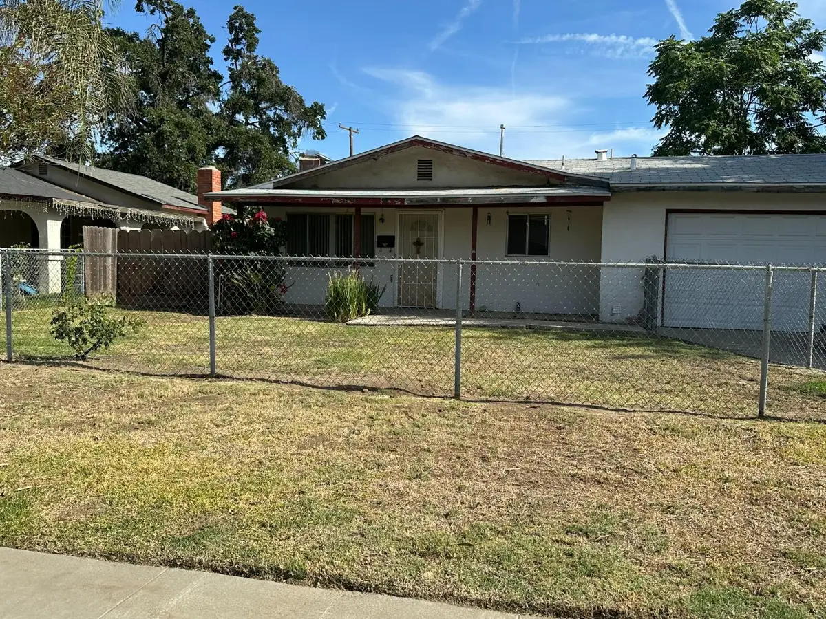 530 E 11th Street, Hanford, CA 93230 - #1