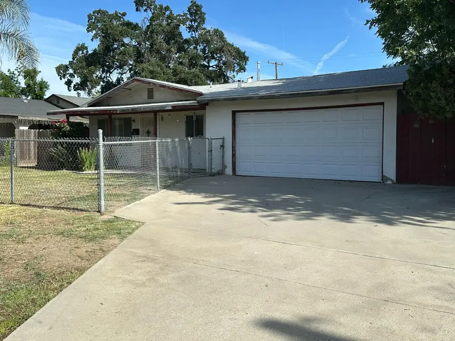 530 E 11th Street, Hanford, CA 93230 - #3