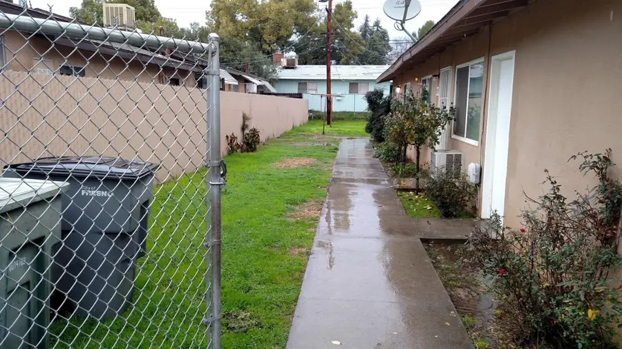 339 E Garland Avenue, Fresno, CA 93704 - #2
