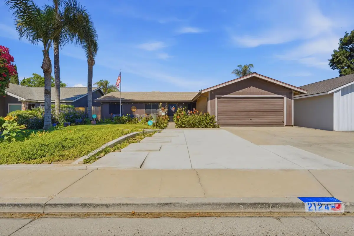 2124 Neill Way, Hanford, CA 93230 - #1
