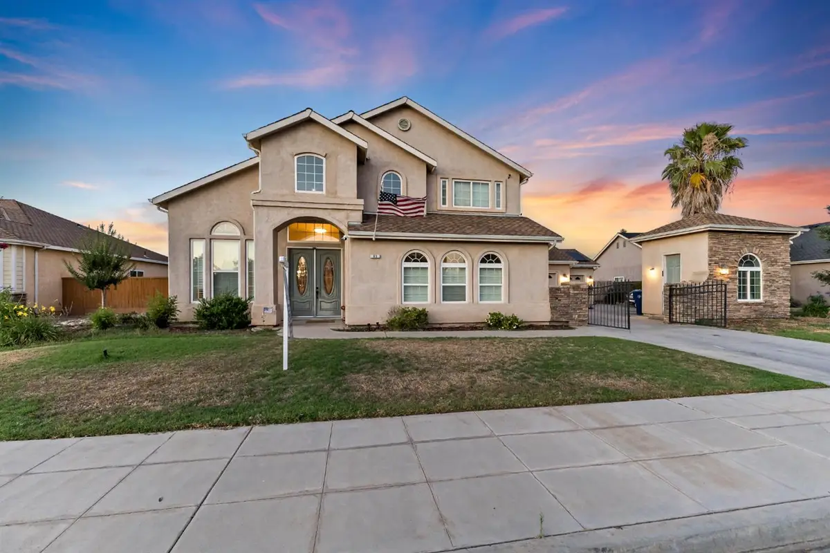 85 N Fairfax Avenue, Clovis, CA 93612 - #1