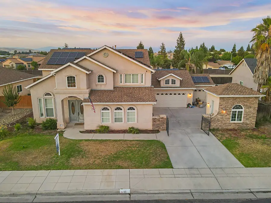 85 N Fairfax Avenue, Clovis, CA 93612 - #2