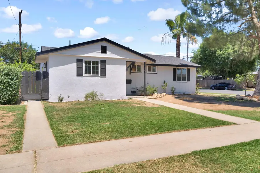 2845 E Swift Avenue, Fresno, CA 93726 - #2