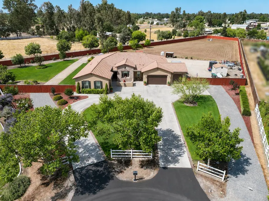 3741 N Mountain Hawk Court, Sanger, CA 93657 - #2