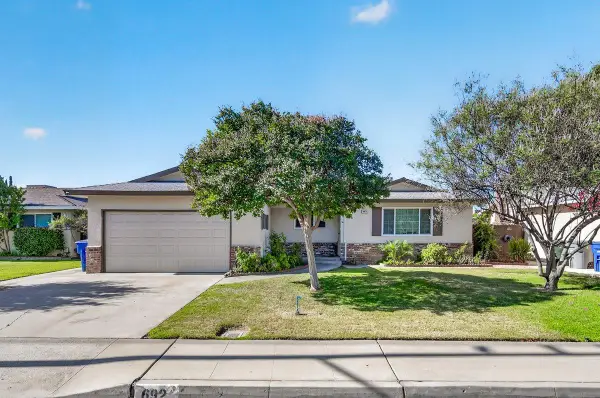 692 W Gettysburg Avenue, Clovis, CA 93612