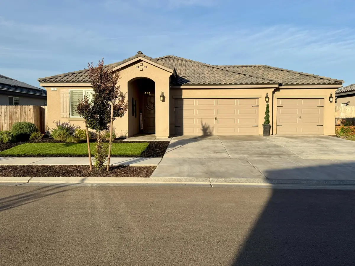 182 N Almond Avenue, Kerman, CA 93630 - #1