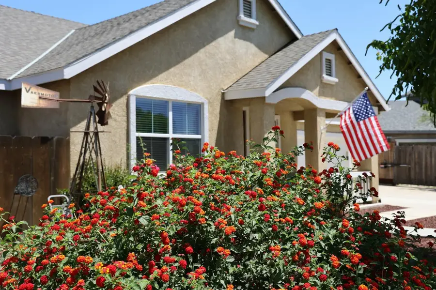 602 E Abbott Avenue, Reedley, CA 93654 - #3