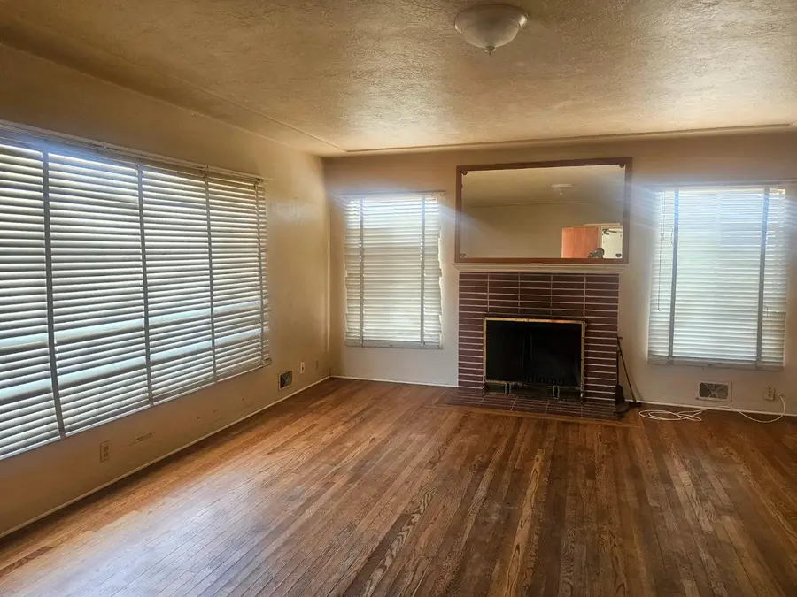 3871 S Clovis Avenue, Fresno, CA 93725 - #3