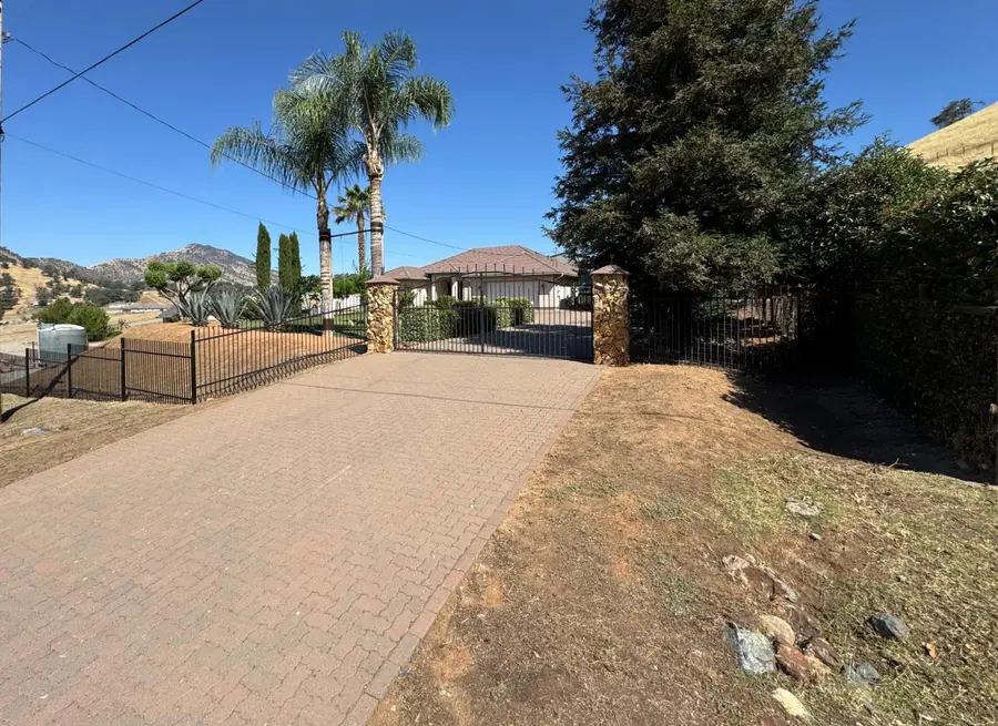 6276 Hilltop Drive, Sanger, CA 93657 - #2