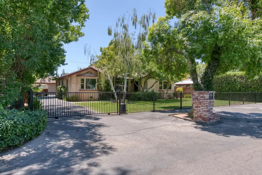 920 E Sierra Madre, Fresno, CA 93704 - #2