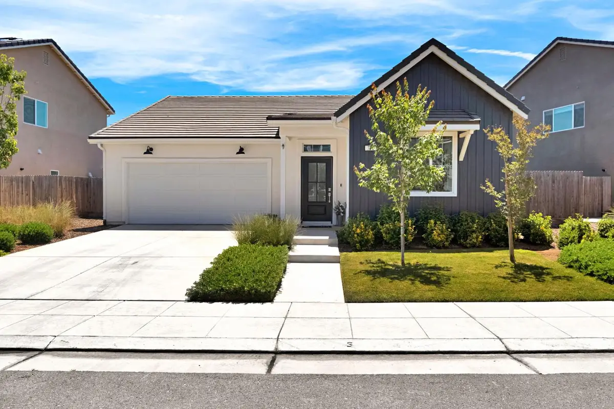 371 Huntington Avenue S, Madera, CA 93636 - #1