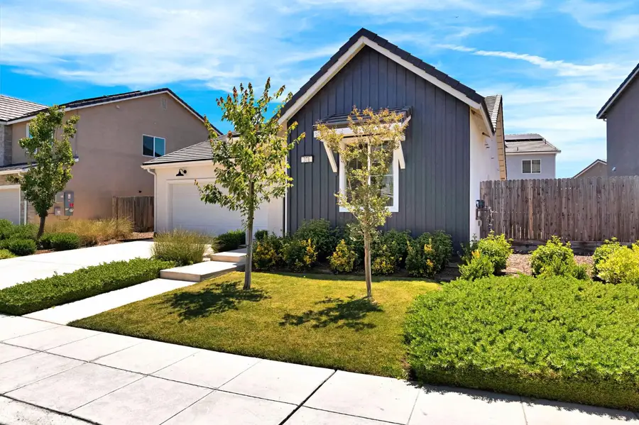 371 Huntington Avenue S, Madera, CA 93636 - #3