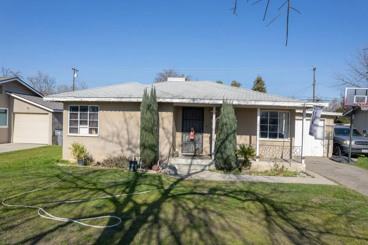 1028 W Cortland Avenue, Fresno, CA 93705 - #1