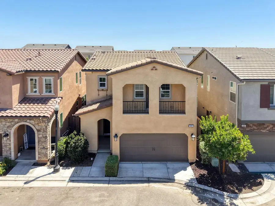 896 Lassen Lane W, Madera, CA 93636 - #2