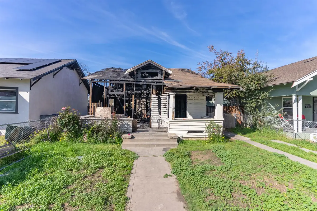 1039 N Roosevelt Avenue, Fresno, CA 93728 - #1