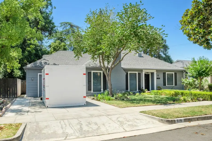 316 E Brown Avenue, Fresno, CA 93704 - #2