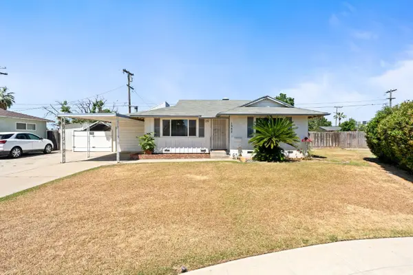1542 W Sussex Way, Fresno, CA 93705
