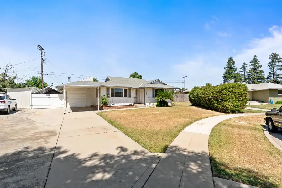 1542 W Sussex Way, Fresno, CA 93705 - #2