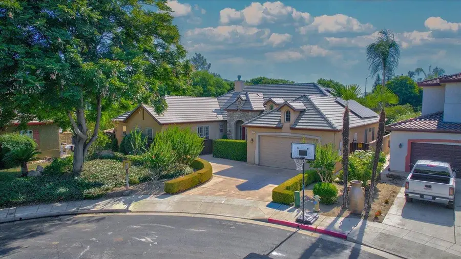 11 W Jordan Avenue, Clovis, CA 93611 - #2
