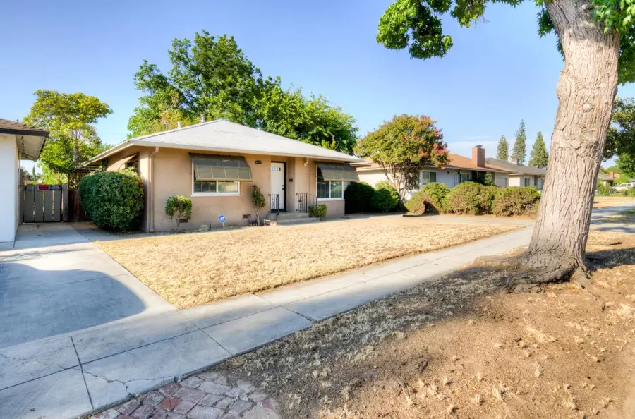1426 W Weldon Avenue, Fresno, CA 93705 - #2