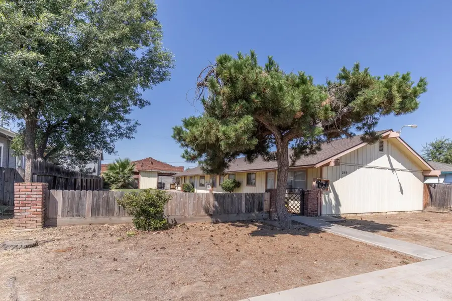 259 N K Street, Dinuba, CA 93618 - #3
