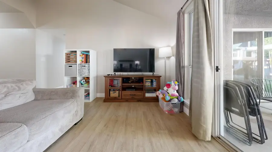 6094 N Mccaffrey Avenue, Fresno, CA 93722 - #3