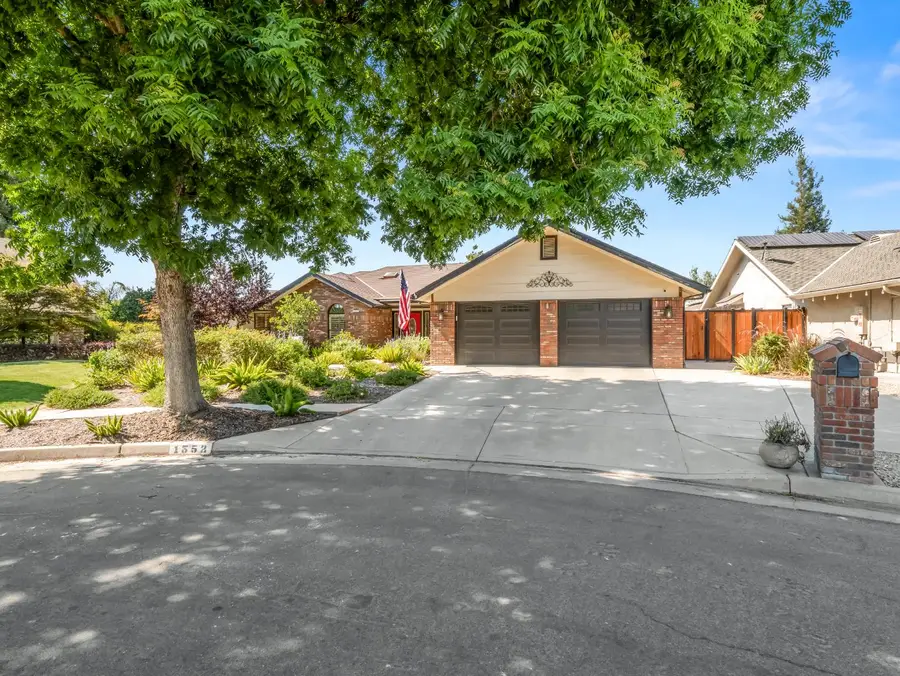 1352 W Palo Alto Avenue, Fresno, CA 93711 - #2
