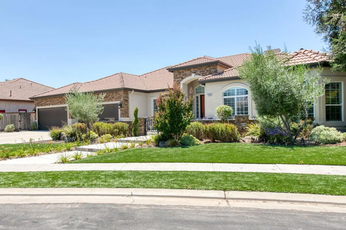 1558 N Oxford Avenue, Clovis, CA 93619 - #1