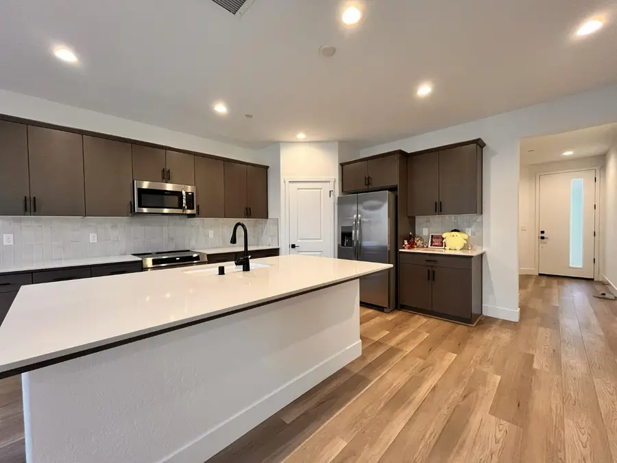 2827 E Colina Drive, Fresno, CA 93730 - #2