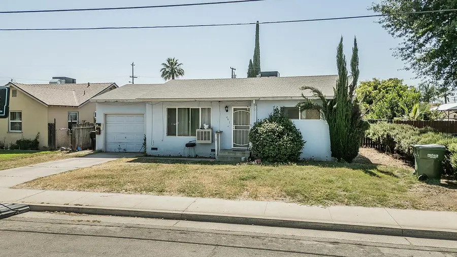 467 N Villa Avenue, Dinuba, CA 93618 - #2