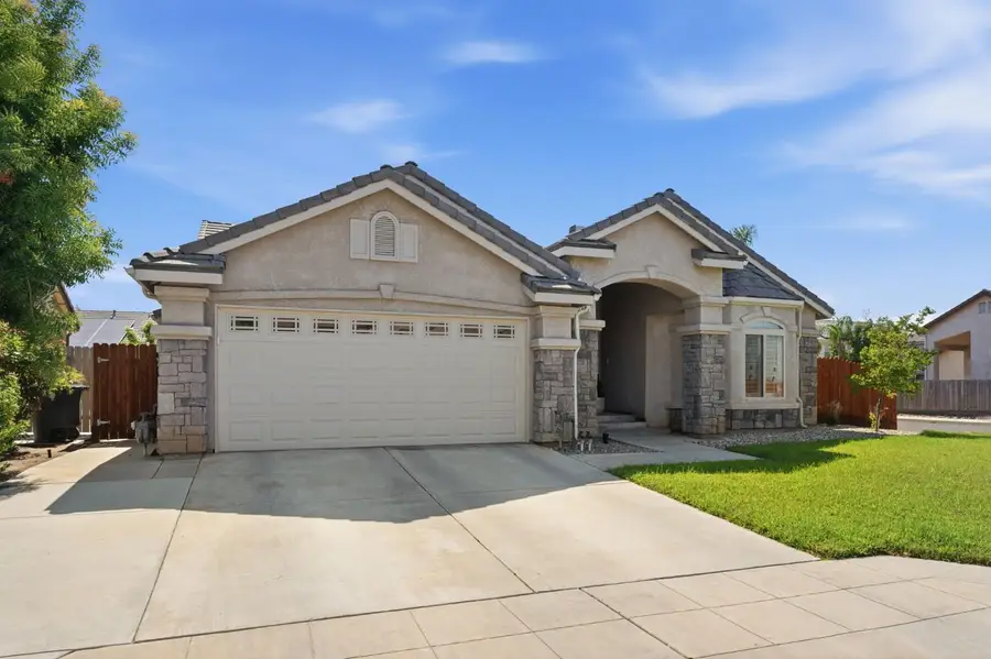 2850 N Apricot Avenue, Fresno, CA 93727 - #3