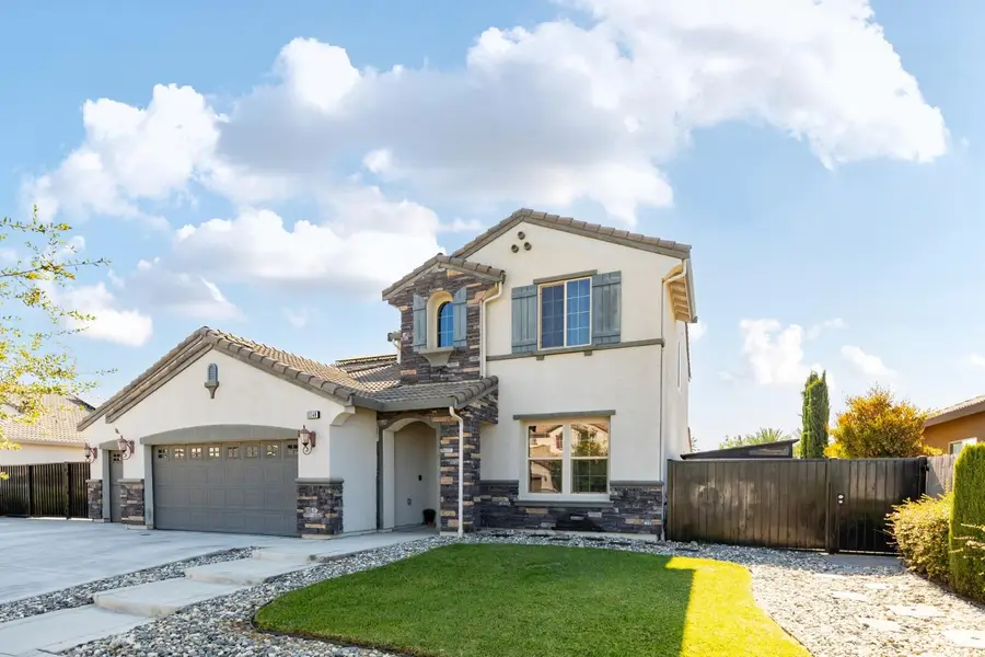 1140 Ridge Creek Estates Way, Dinuba, CA 93618 - #2