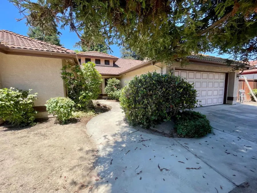 838 E Catalina Circle, Fresno, CA 93730 - #2