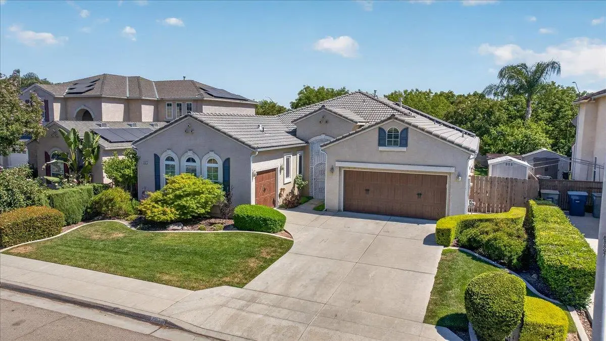 5688 E Christine Avenue, Fresno, CA 93727 - #1