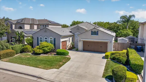 5688 E Christine Avenue, Fresno, CA 93727