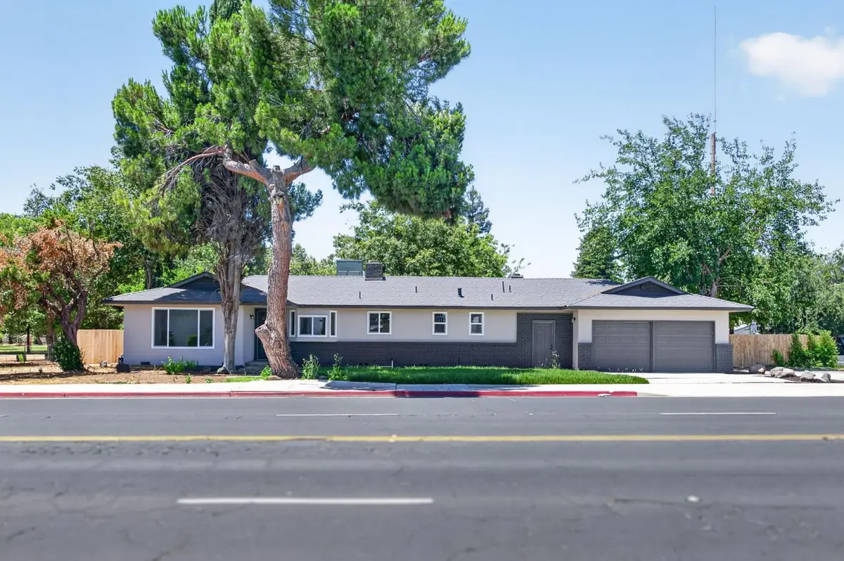 210 N Sunnyside Avenue, Clovis, CA 93611 - #1