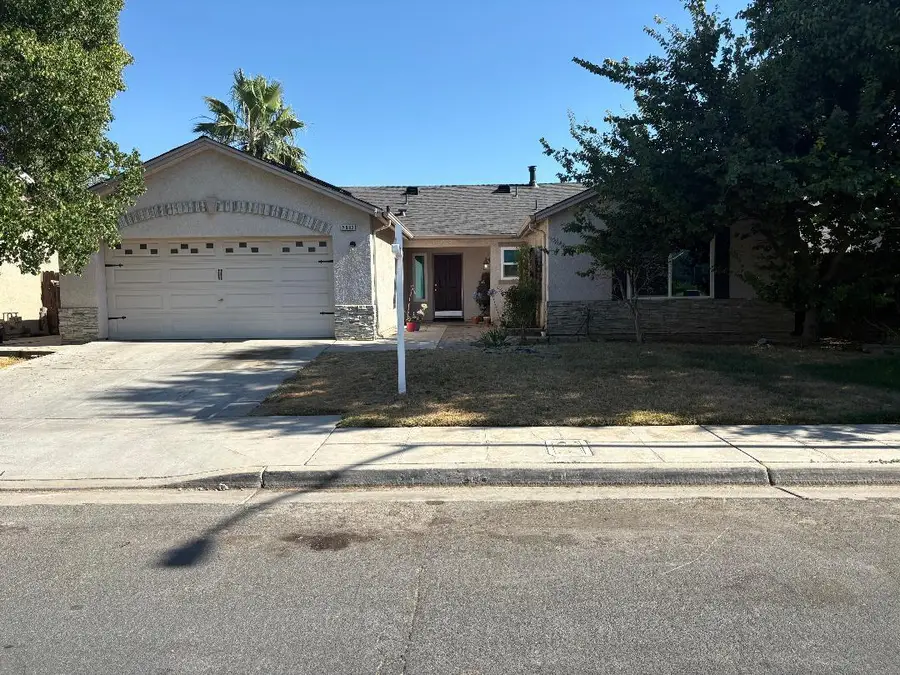 5583 W Floradora Avenue, Fresno, CA 93722 - #2
