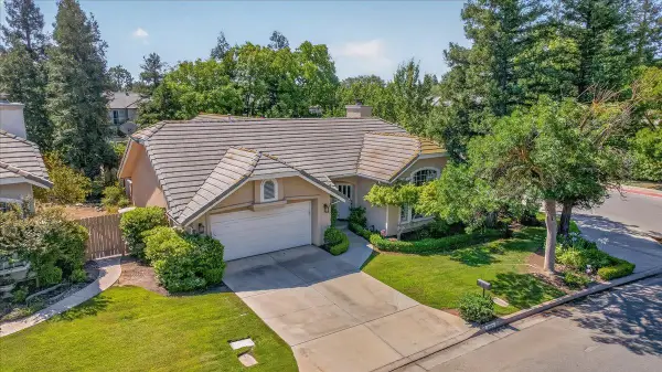 1327 E La France Drive, Fresno, CA 93720