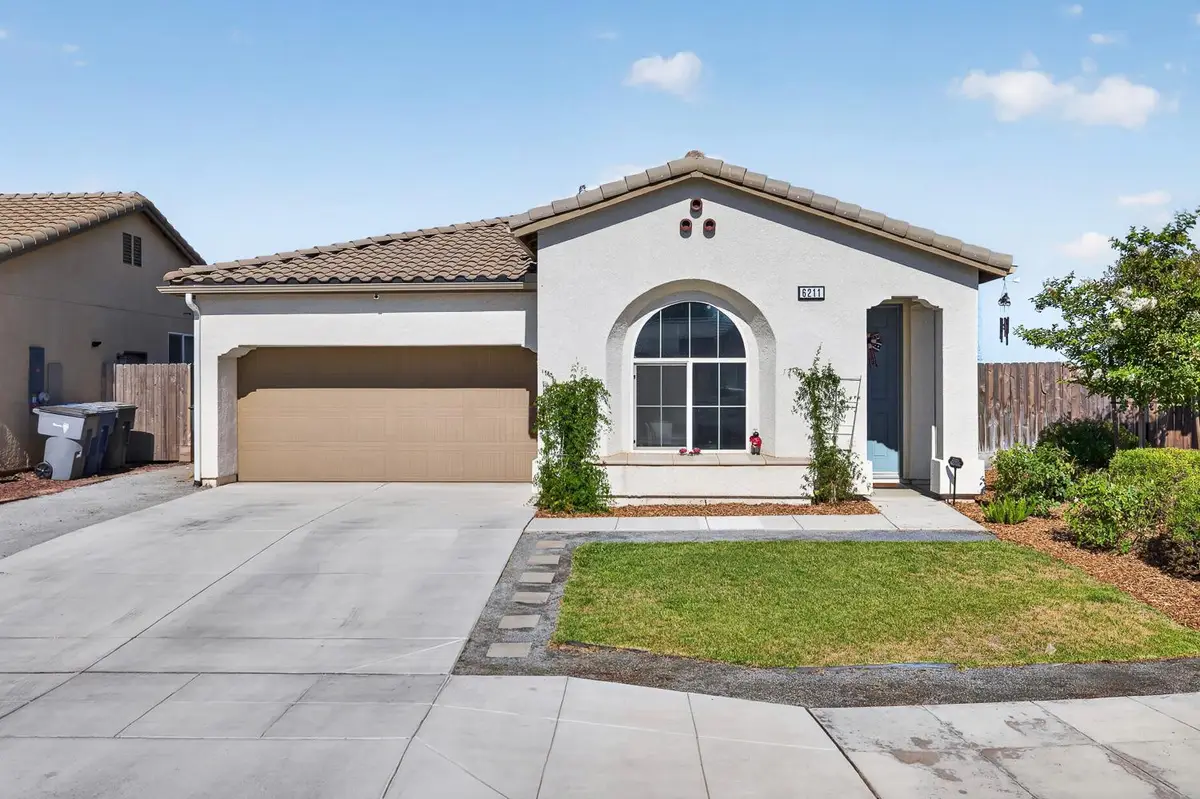 6211 N Vista Avenue, Fresno, CA 93722 - #1