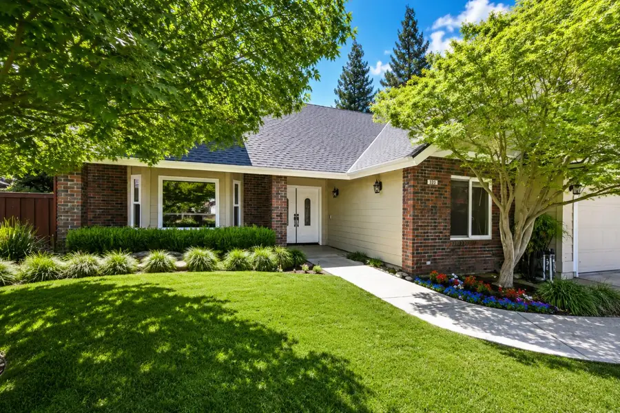325 W Bluff Avenue, Fresno, CA 93711 - #3