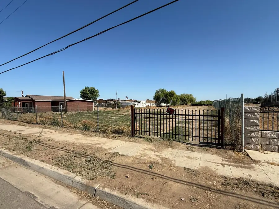 739 E Samson, Fresno, CA 93706 - #3