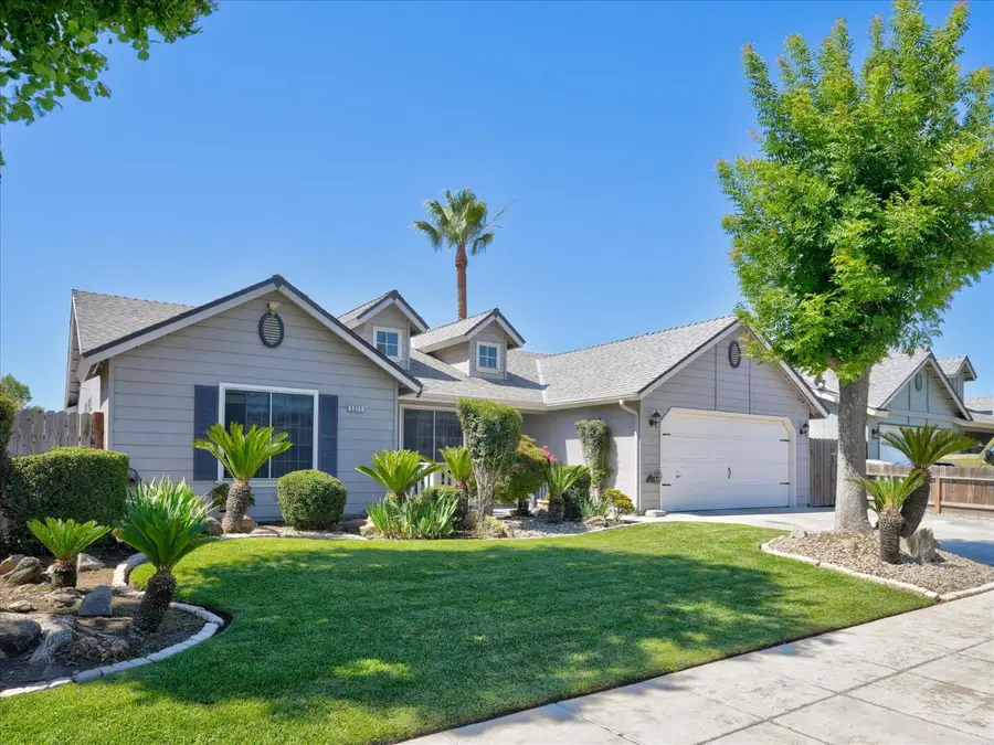 5373 W Dayton Avenue, Fresno, CA 93722 - #2