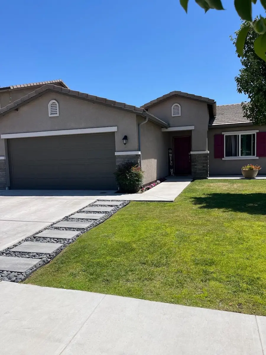 561 Fir Avenue, Sanger, CA 93657 - #2
