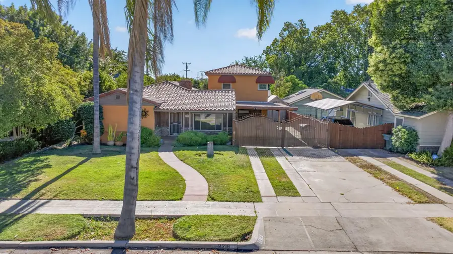 2218 N Arthur Avenue, Fresno, CA 93705 - #2