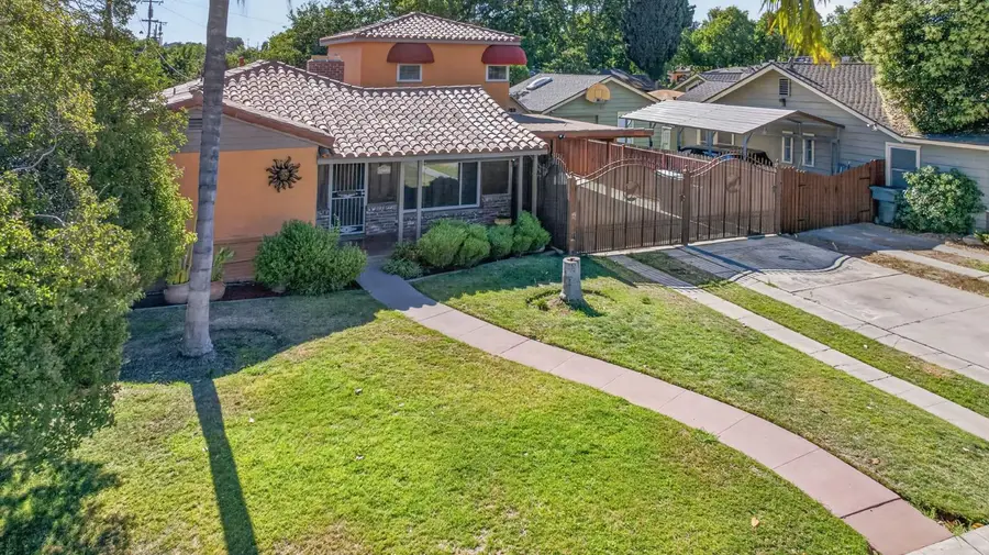 2218 N Arthur Avenue, Fresno, CA 93705 - #3