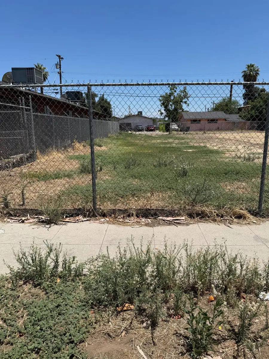 266 N Effie Street, Fresno, CA 93701 - #2