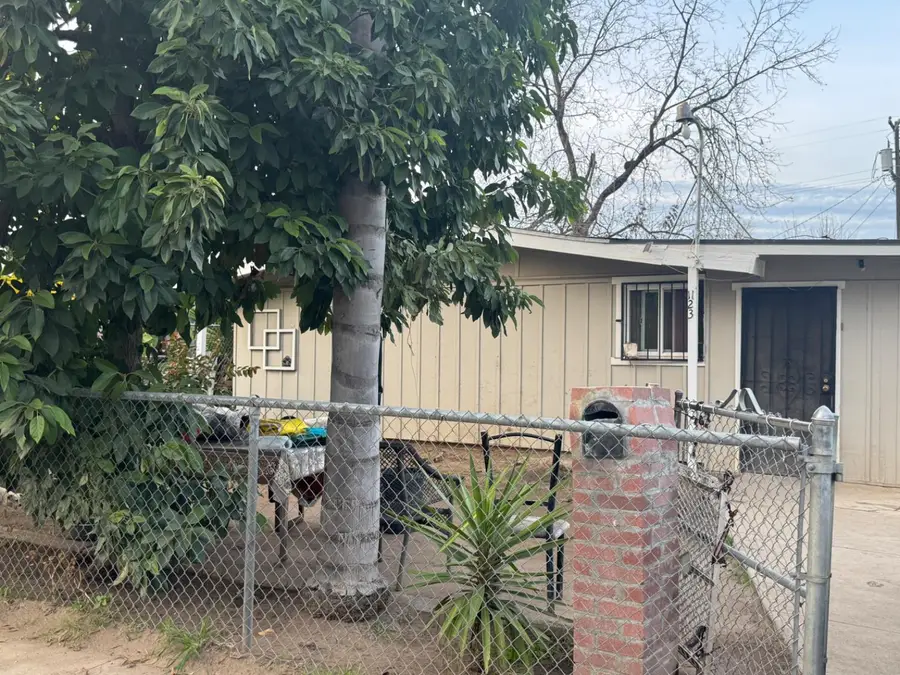 1123 E Garrett Avenue, Fresno, CA 93706 - #3