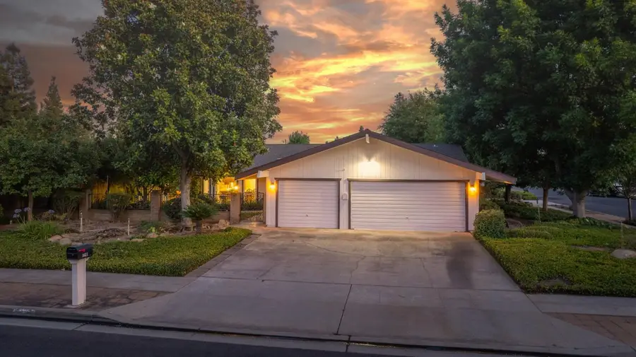 1611 W Mesa Avenue, Fresno, CA 93711 - #2