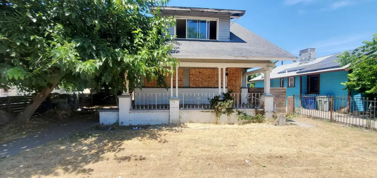 2303 E Grant Avenue, Fresno, CA 93701 - #1