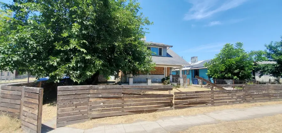 2303 E Grant Avenue, Fresno, CA 93701 - #2
